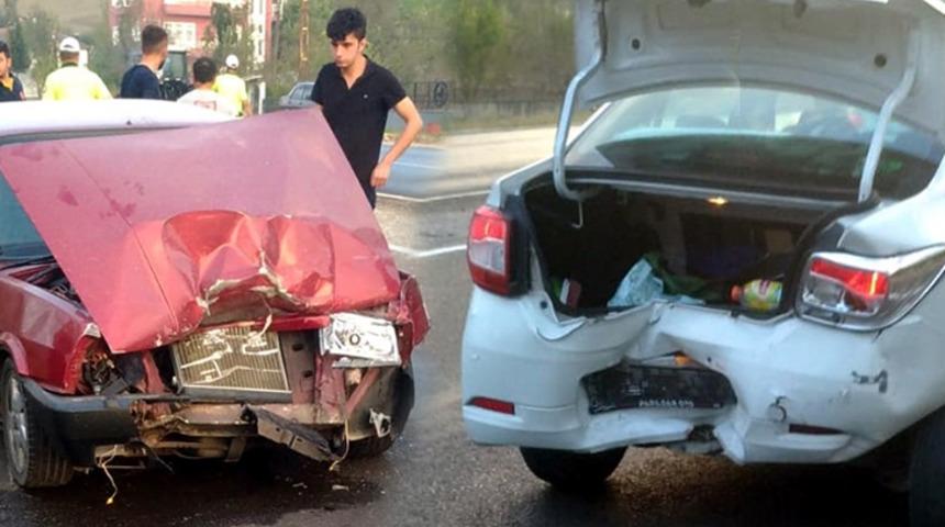 Eşine araç kullanmayı öğretirken başkasının otomobiline çarptı!