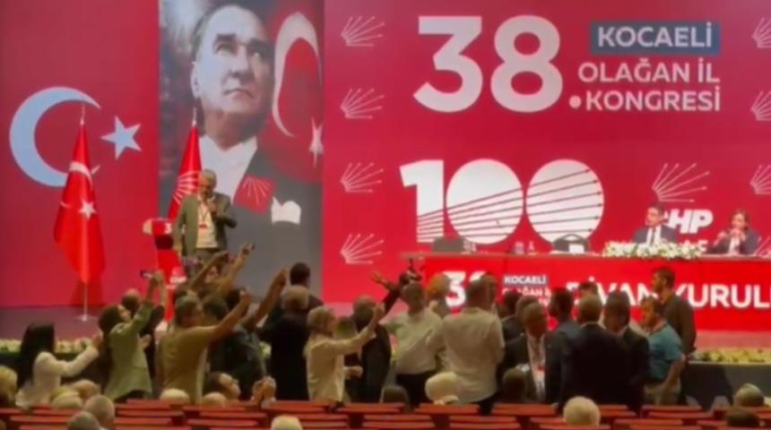 CHP kongresinde hakaretler havada uçuştu! Eski başkanla vekil birbirine girdi: Böyle konuşamazsın çakal