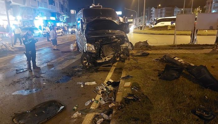 Ünlü rapçi trafik kazasında yaralandı! Vokalistleri ve menajeri de araçtaydı