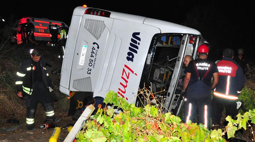 Manisa'da yolcu otobüsü üzüm bağına uçtu: 1'i hamile 15 kişi yaralandı