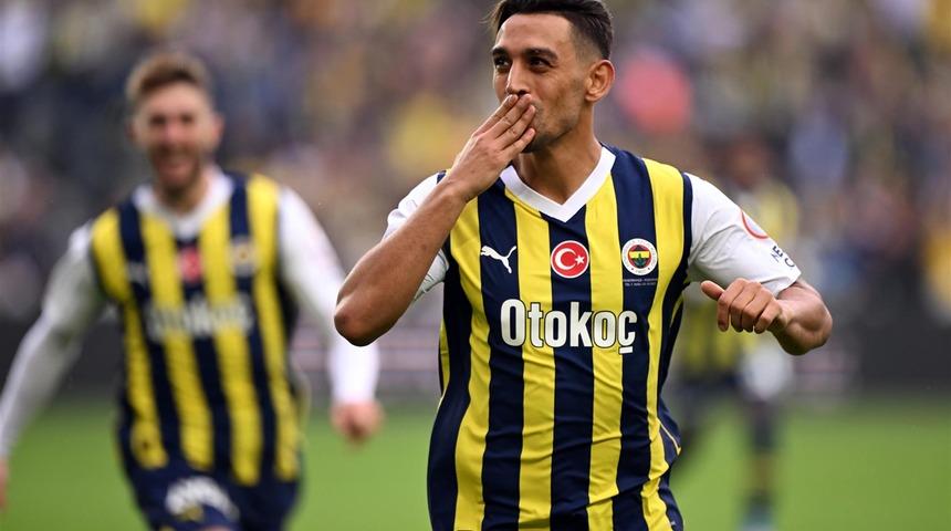 İrfan Can Kahveci bu sezon bambaşka! Fenerbah&ccedil;e'nin yıldızı, kariyerinin en iyi başlangıcını yaptı...