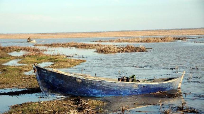 7 kişiye mezar olan g&ouml;l, b&ouml;lge halkının ge&ccedil;im kaynağı