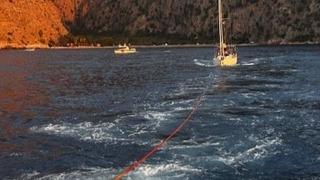 Fethiye açıklarında tekneyle sürüklenen 8 kişi kurtarıldı