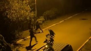 Sultanbeyli’de eve giren hırsız suçüstü yakalandı, o anlar kamerada