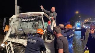 Bolu Dağı'nda kamyona çarpan çekicinin sürücüsü ağır yaralandı