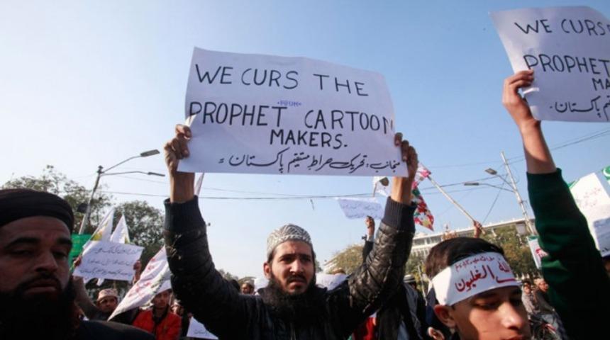 Pakistan'da Charlie Hebdo gerginliği