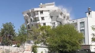 Ağır hasarlı binalar tek tek yıkılıyor 'Halen depremi yaşıyormuşuz gibi etkide kalıyoruz'