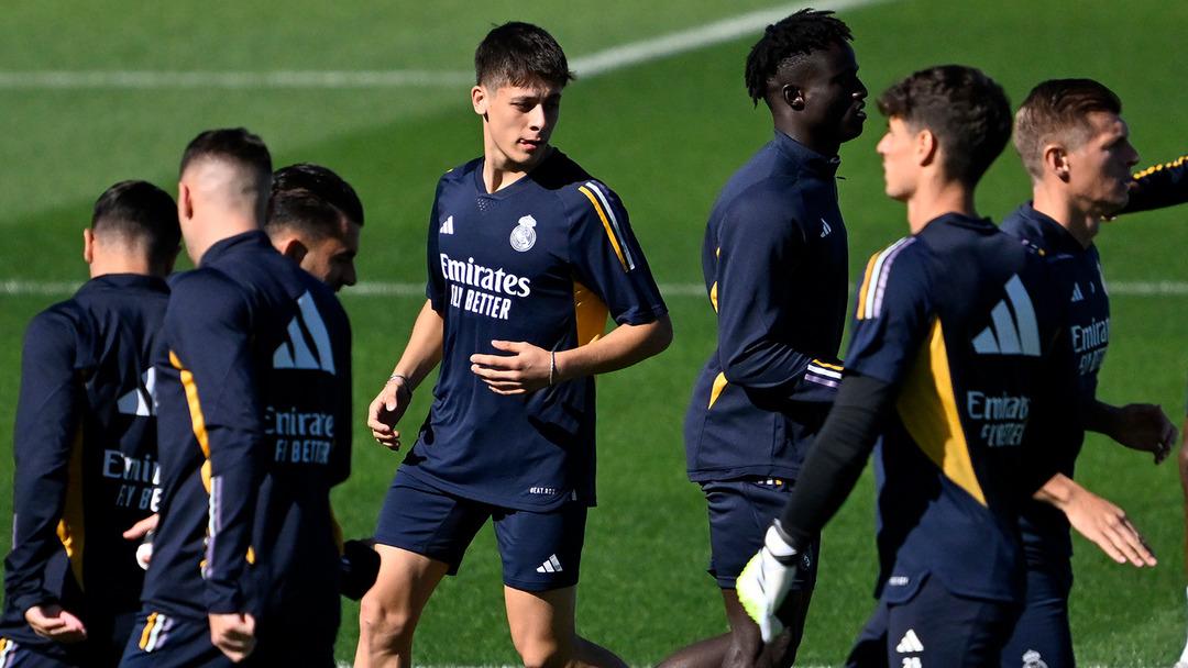 Arda G&uuml;ler Ancelotti'yi şaşkına &ccedil;evirdi! Tecr&uuml;beli &ccedil;alıştırıcı idmanı iki kez durdurdu...