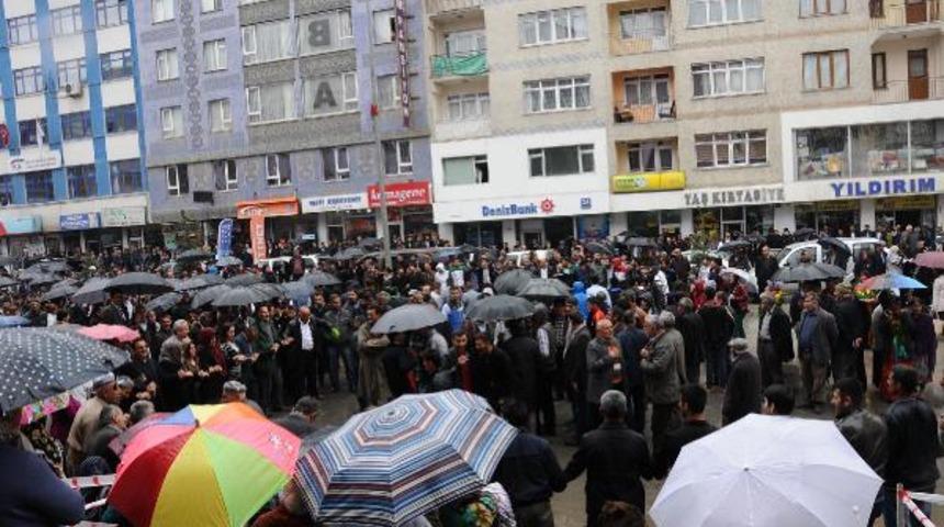 BDP'li &Uuml;&ccedil;er: Zorunlu askerlik kaldırılmalı