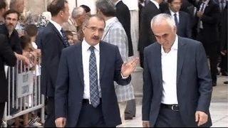 Başbakan Davutoğlu sabah namazını Eyüp Sultan'da kıldı