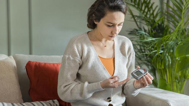 Kan şekeri düşüklüğü neden olur? Hipoglisemi nedir, nasıl tedavi edilir?	