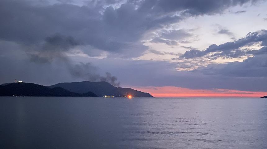 Fethiye açıklarında ahşap gulet yandı