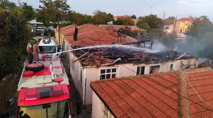 Çanakkale'de evde çıkan yangında hasar oluştu