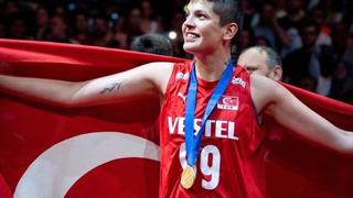 Milli voleybolcu Ebrar Karakurt 'Erik Dalı' dersi verdi, sosyal medya yıkıldı! O anlar gündem oldu