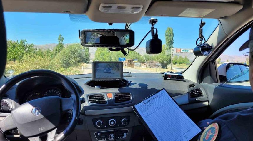 Erzincan’da 1 ayda 261 araç ve sürücüye 405 bin 162 lira trafik cezası kesildi