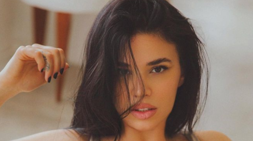 Sosyal medya fenomeni Ivana Knöll, tatilini bitirip evine döndü! Balkonunda spor yaptığı anları paylaştı