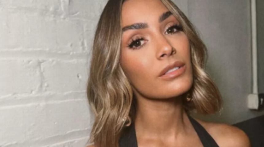 Realite şov yıldızı Frankie Bridge güzellik sırrını paylaştı! Pantolonunu çıkartıp estetik operasyonunu böyle gösterdi