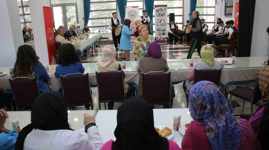 Elazığ’da ‘Dünya Yaşlılar Günü’ kutlandı