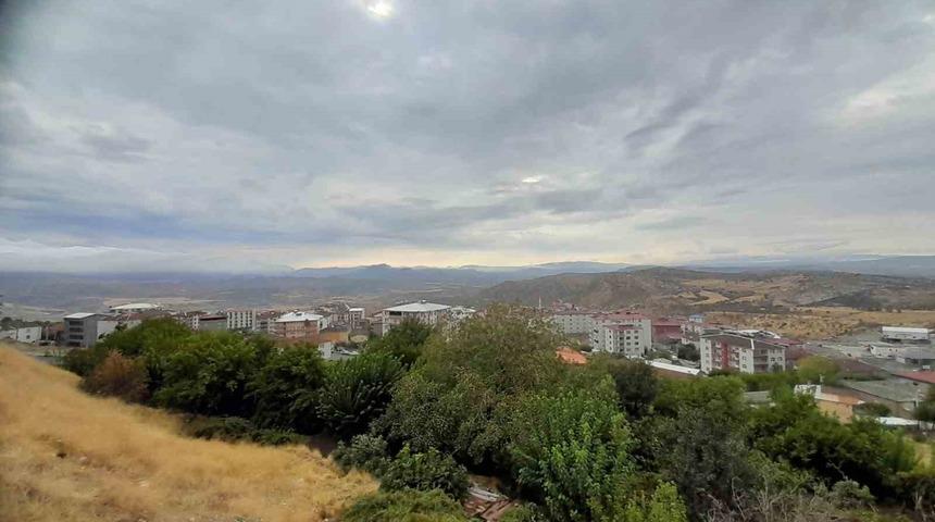 Kulp’ta yağmurun ardından oluşan sis görsel şölene döndü