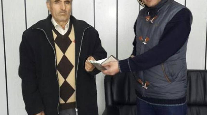 Kaybettiği c&uuml;zdanını 1.5 ay sonra buldu