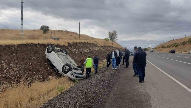 Bingöl’de kontrol çıkan otomobil takla attı: 1 yaralı