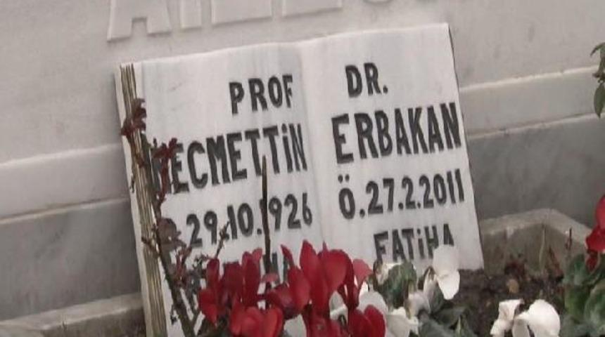 Necmettin Erbakan mezarı başında anıldı