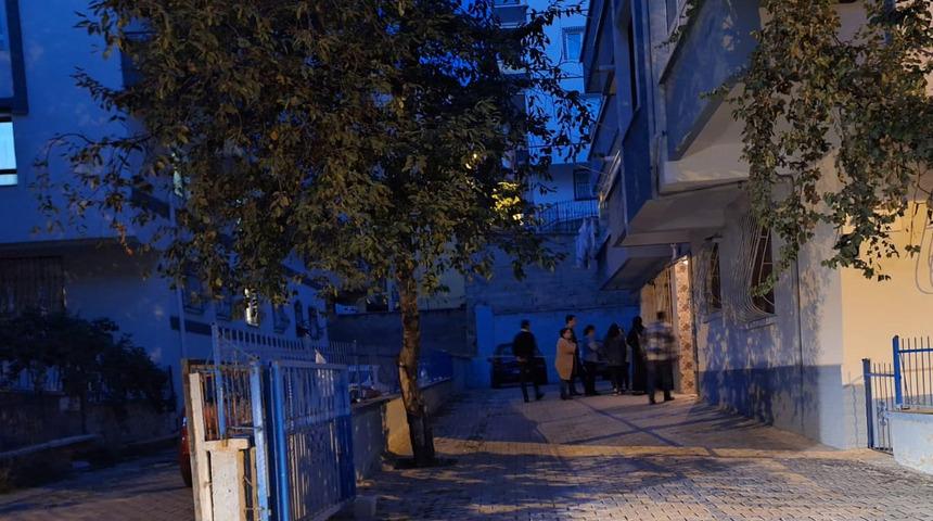 Erkek arkadaşıyla görüşmesini istemeyen annesini öldürdü, 10 katlı binaya çıkıp intihar etti