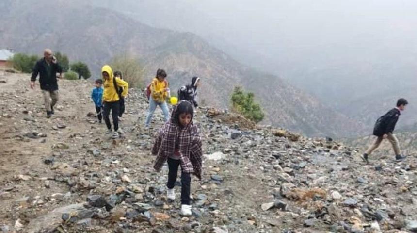 Diyarbakır'da sel! Bazı okullarda eğitime 3 gün ara verildi