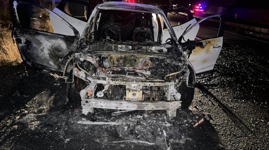 Nevşehir'de yabancı turistin kullandığı otomobil seyir halindeyken alev aldı