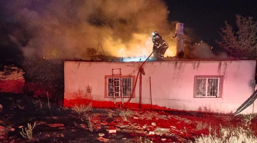 Kırıkkale'de m&uuml;stakil evde &ccedil;ıkan yangın s&ouml;nd&uuml;r&uuml;ld&uuml;