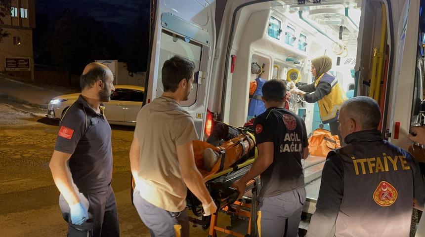 Adıyaman'da hafif ticari araç ile motosikletin çarpışması sonucu 2 kişi yaralandı