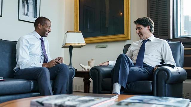 Kanada'da ilk kez bir siyahi Parlamento Başkanı oldu!