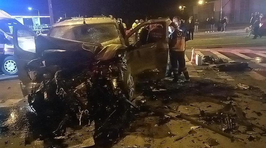 Zonguldak'ta iki otomobilin çarpıştığı kazada 1 kişi öldü, 2 kişi yaralandı