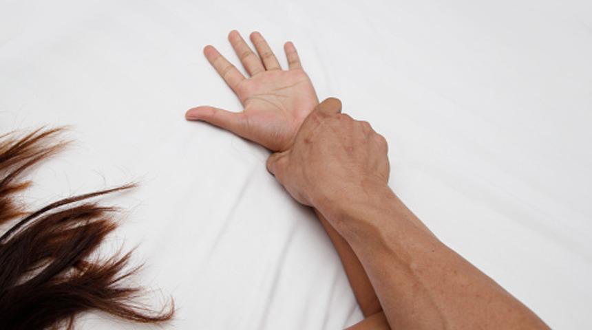 Kan donduran olay! Tecavüze uğrayan 14 yaşındaki kıza yardım etmek istediğini söyleyen otel çalışanı da tecavüz etti