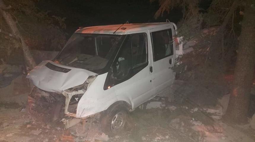 Kırşehir'de bahçe duvarına çarpan kamyonetin sürücüsü öldü