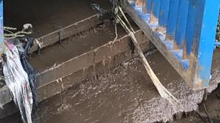 Sancaktepe’de dereye akan atıklar bölgeyi ağır koku altında bıraktı