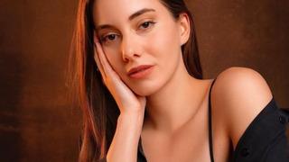 Yalı Çapkını'nın güzeli Beril Pozam kumsala sere serpe uzandı! Pozları olay oldu