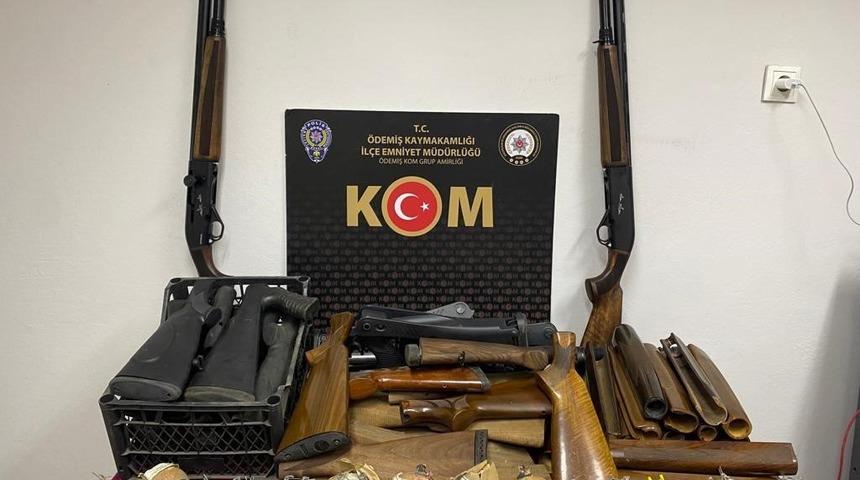 İzmir’de yasa dışı silah imalathanesine polis baskını