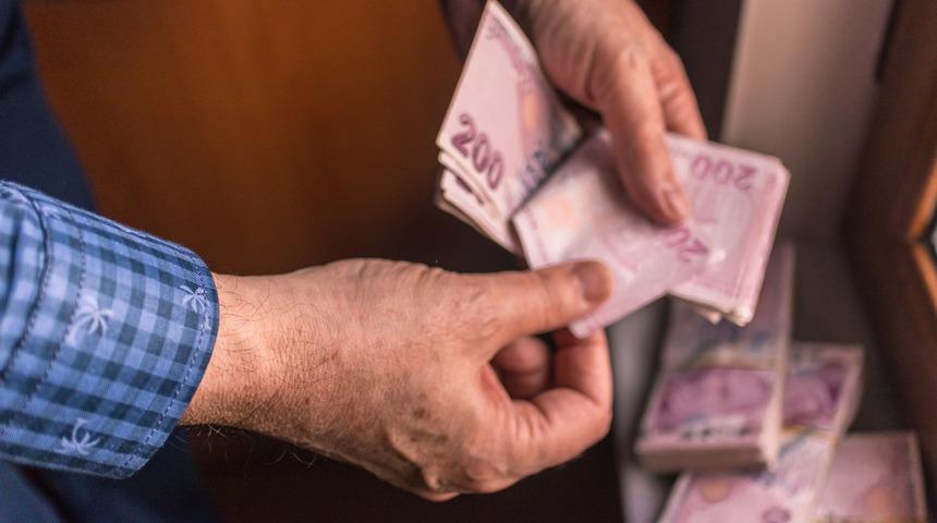 Uzun banka kuyruklarından eli boş döndüler! 5000 TL emekli ikramiyesi emekli çiftçiyi üretimden vazgeçirdi: 1 Ekim detayı…