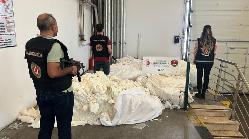 Piyasa değeri 500 milyon TL! Türkiye'ye girerken yakalandı: Pamuklara emdirmişler