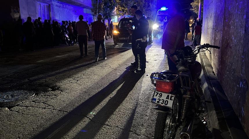 Kilis'te hafif ticari ara&ccedil;la motosikletin &ccedil;arpıştığı kazada 2 kişi yaralandı