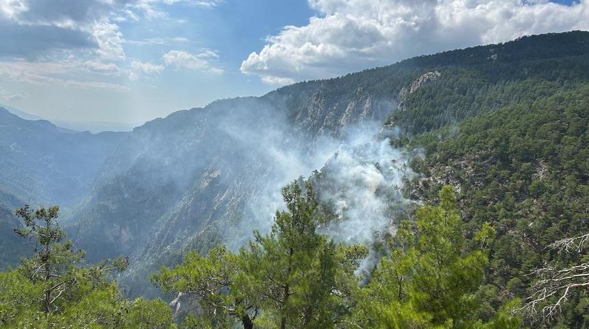 Burdur'da Karanlıkdere Kanyonu'nda çıkan orman yangını kontrol altına alındı