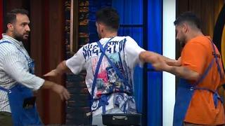 MasterChef'te hayrete düşüren kavga! Barış ve Barbaros birbirine girdi, Somer Şef önlüğü çıkarmasını istedi