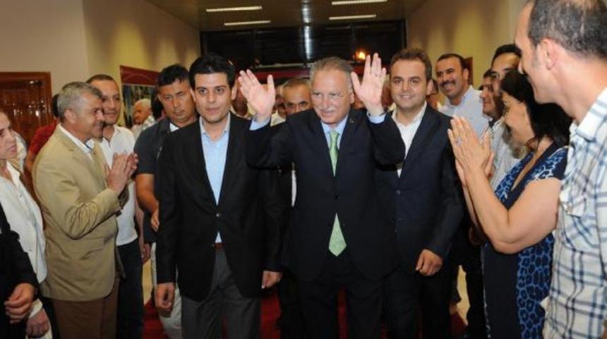 İhsanoğlu Antalya'da meşalelerle karşılandı