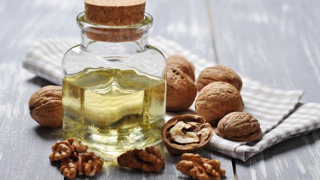 Ceviz yağı cilde iyi gelir mi? Ceviz yağı cilt için nasıl kullanılır?