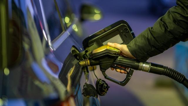 MOTORİN-BENZİN FİYATI SON DAKİKA: Akaryakıtta değişim hızına yetişilemiyor! İndirim sonrası bu kez 1.15 TL’lik zam