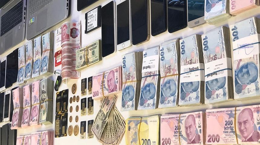 Lüks arabalar, altınlar, paralar... Bahis çetesinin para trafiği dudak uçuklattı!
