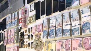 Lüks arabalar, altınlar, paralar... Bahis çetesinin para trafiği dudak uçuklattı!