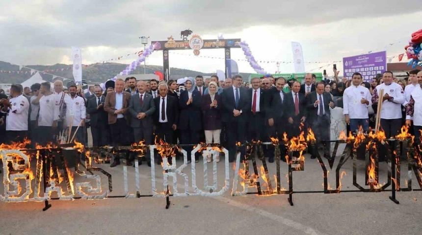 Gastro Afyon Lezzet ve Turizm Festivali’ne yaklaşık 300 bin ziyaretçi katıldı