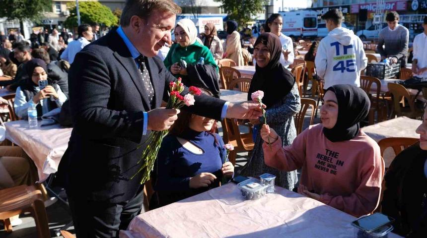 Erzincan’a gelen öğrenciler kentin meydanında karşılandı